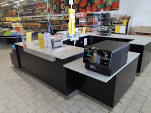 Monnayeur ALICE intégré sous un comptoir de commerce, installation Solution Caisse