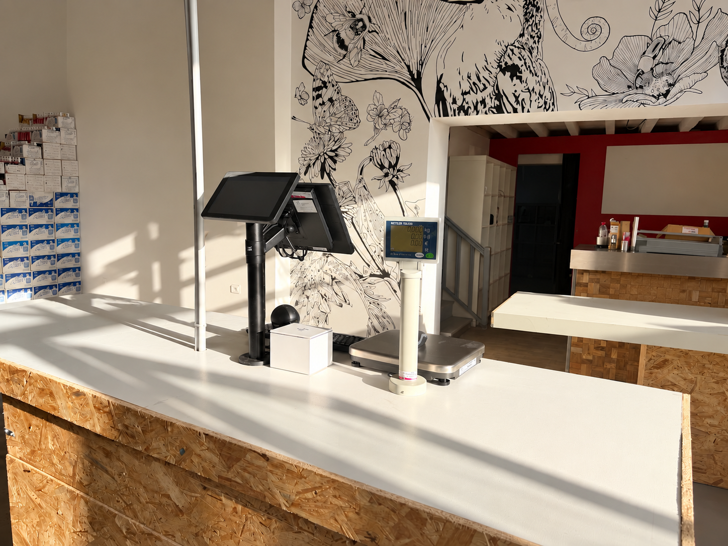 Caisse Linéo vue côté client, posée sur le comptoir d'une boutique